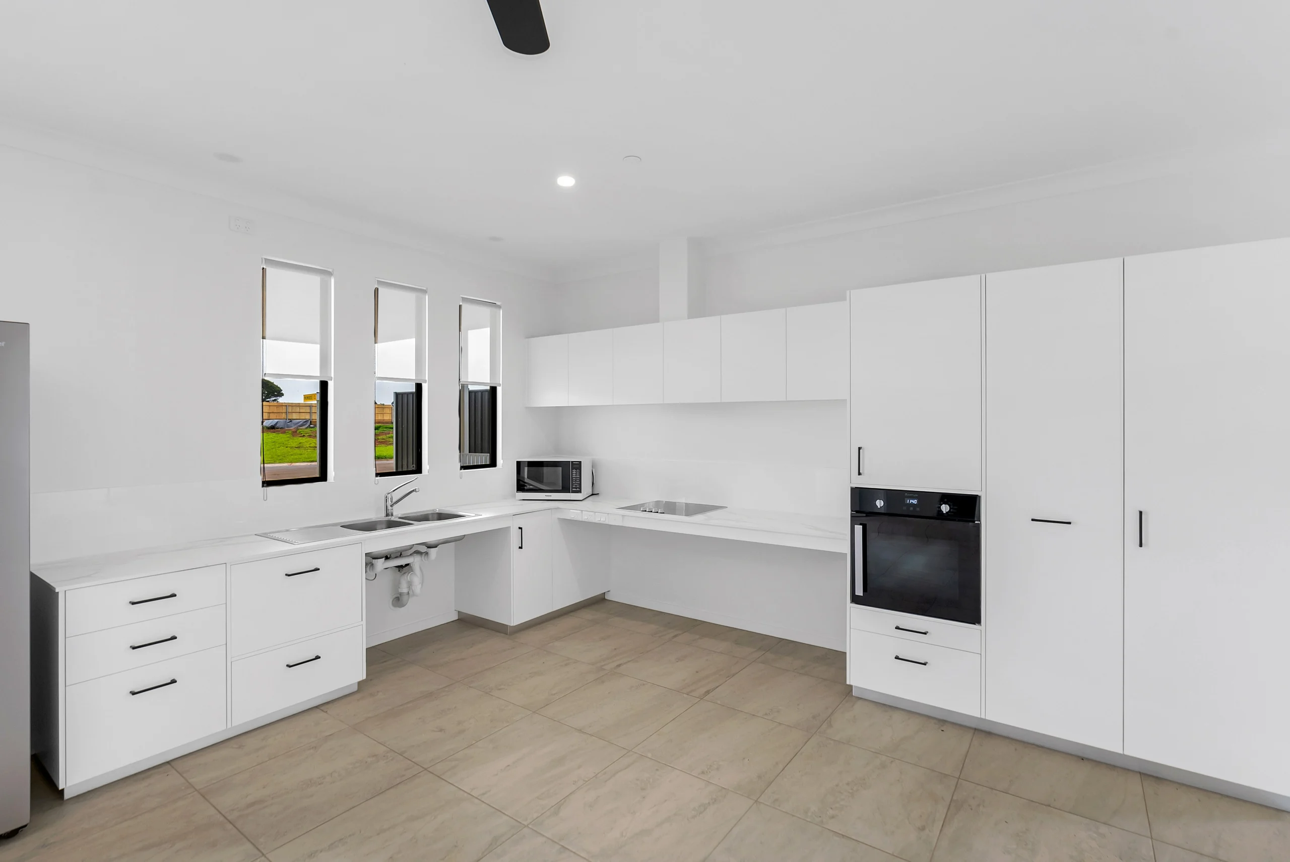 Accessible kitchen with adjustable benchtops