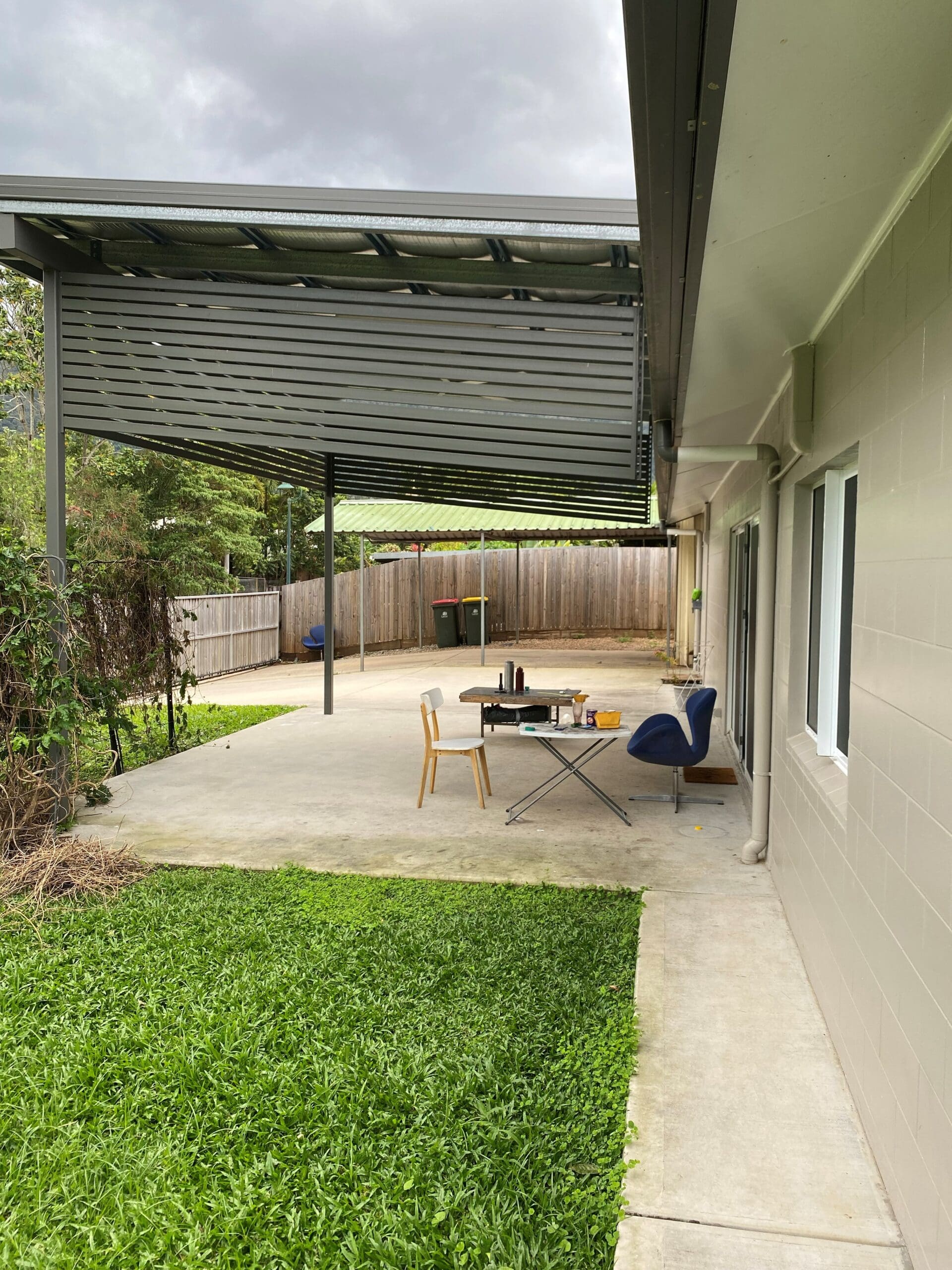 SIL Vacancy in Bentley Park, Cairns, Lorraine Close, Bentley Park covered outdoor area with concrete patio, lawn, table and chairs by Australia's leading disability accommodation provider.
